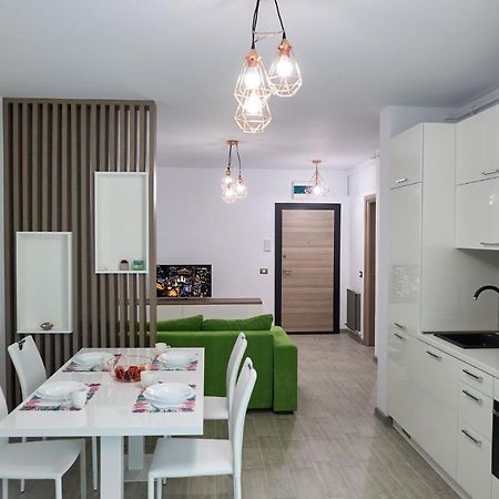 Vibe Apartment- Spa N Pools Beach Resort Navodari Ngoại thất bức ảnh