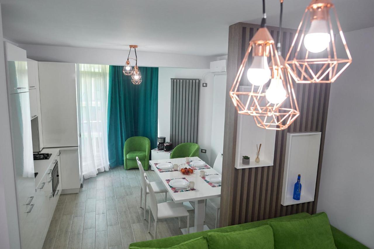 Vibe Apartment- Spa N Pools Beach Resort Navodari Ngoại thất bức ảnh