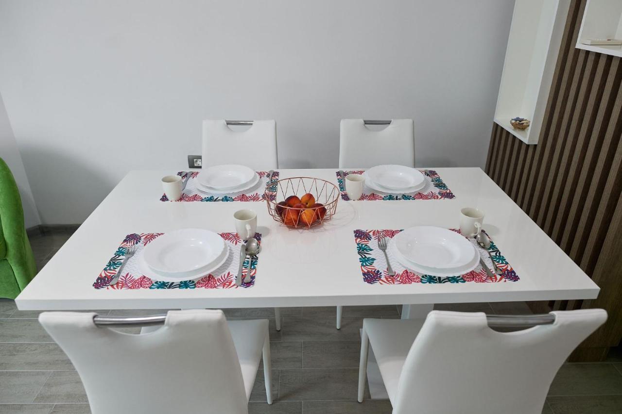 Vibe Apartment- Spa N Pools Beach Resort Navodari Ngoại thất bức ảnh