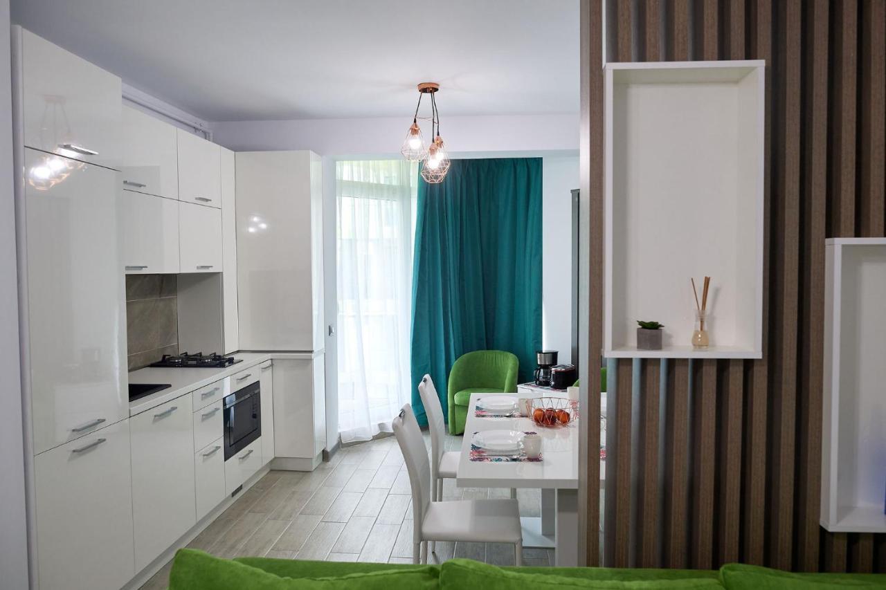 Vibe Apartment- Spa N Pools Beach Resort Navodari Ngoại thất bức ảnh