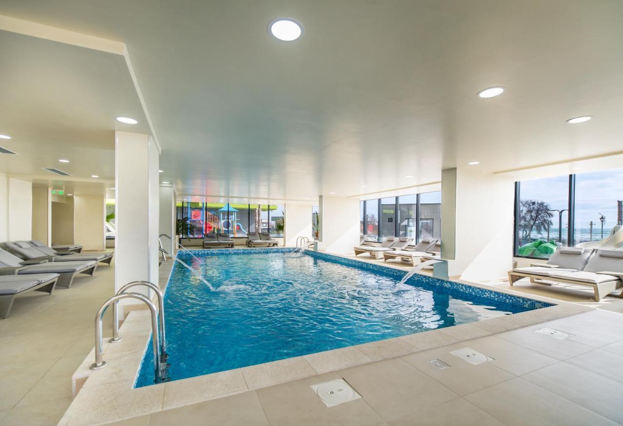 Vibe Apartment- Spa N Pools Beach Resort Navodari Ngoại thất bức ảnh